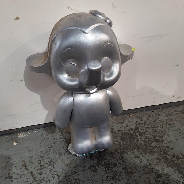 Lot 356 - JAPANESE SHOP FRONT MASCOT