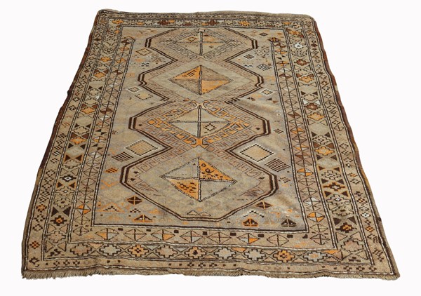 Lot 37 - RUG