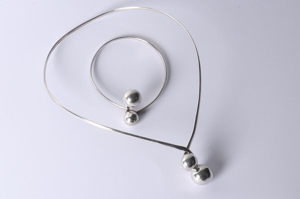 Lot 1069 - SILVER NECKLACE & BRACELET