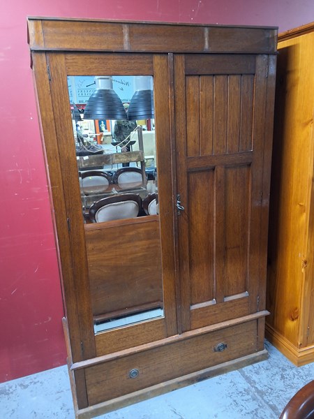 Lot 66 - CUPBOARD