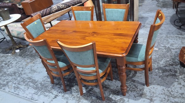 Lot 111 - DINING SUITE