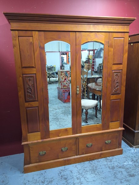 Lot 69 - WARDROBE