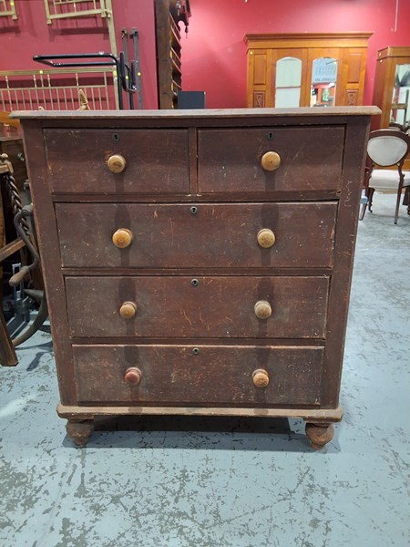 Lot 200 - CHEST OF DRAWERS