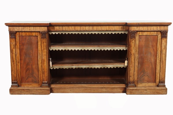 Lot 86 - MAHOGANY SIDEBOARD