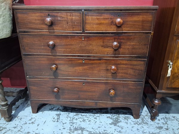 Lot 30 - CHEST OF DRAWERS