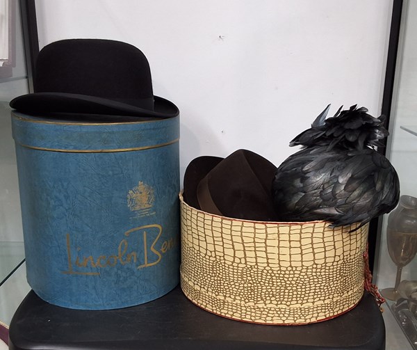 Lot 1399 - HATS AND HAT BOXES