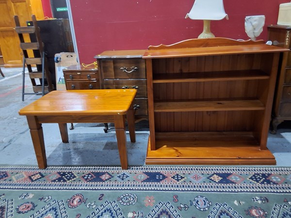 Lot 82 - COFFEE TABLE & SHELVING