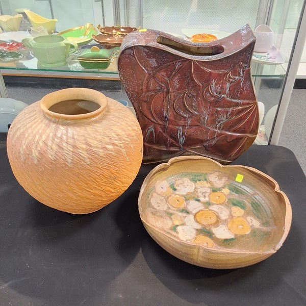 Lot 1395 - STUDIO POTTERY