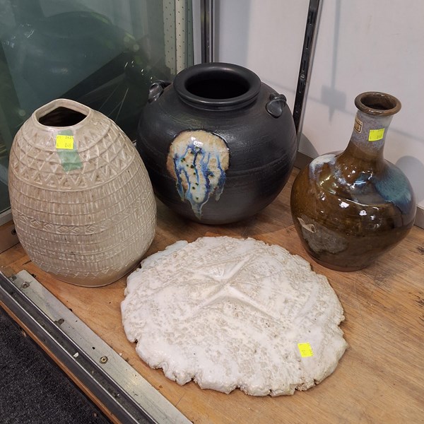 Lot 1308 - POTTERY GROUP