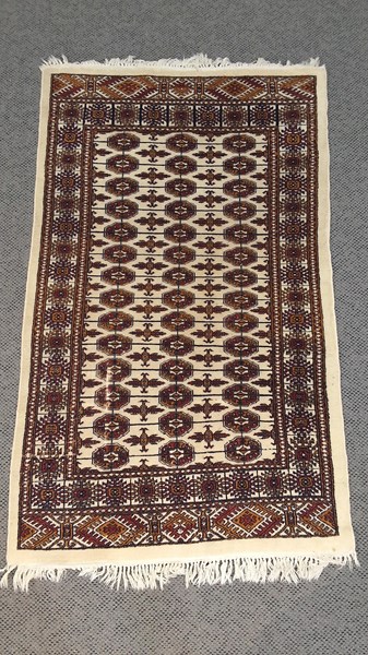 Lot 231 - RUG