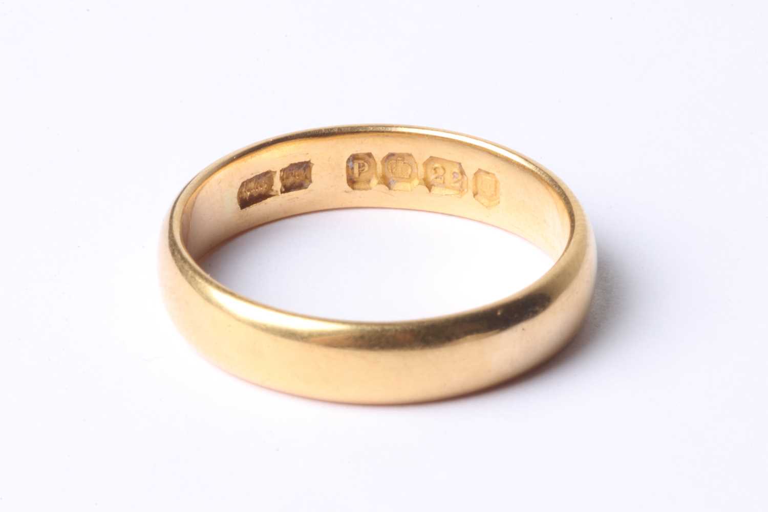 Lot 1003 - GOLD BAND