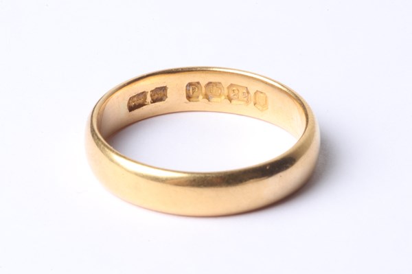 Lot 1008 - GOLD BAND