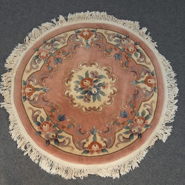 Lot 359 - ROUND RUG