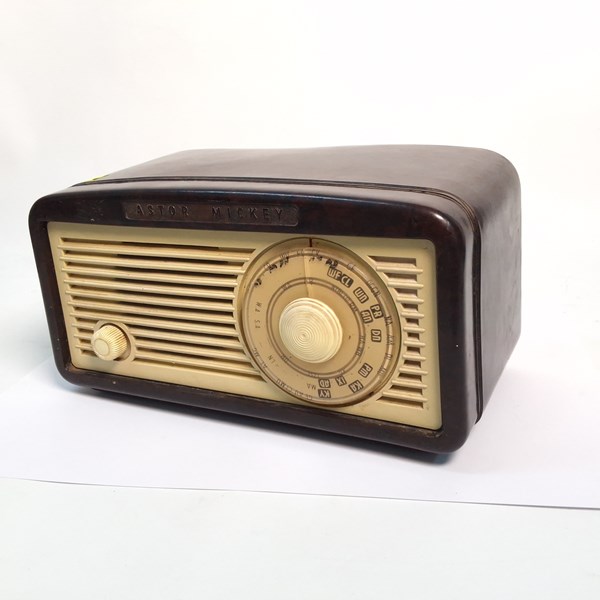 Lot 1204 - RADIO