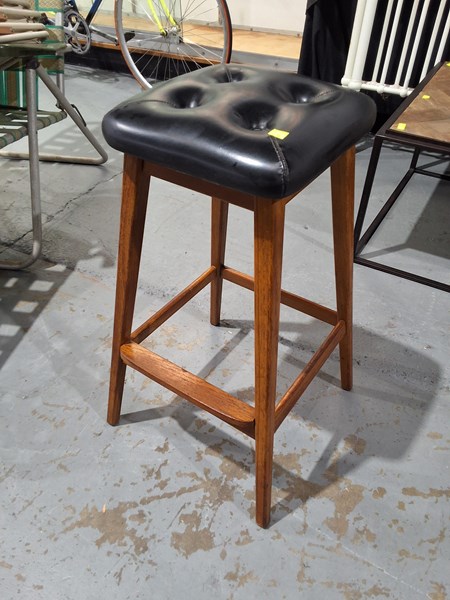 Lot 305 - BARSTOOL