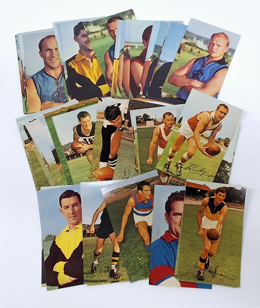 Lot 1251 - FOOTBALL CARDS