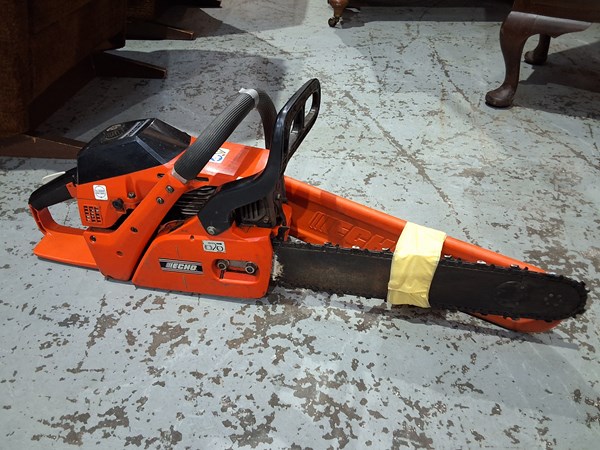 Lot 250 - CHAINSAW