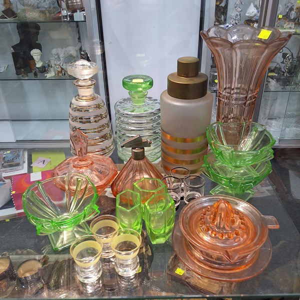 Lot 1484 - ART DECO GLASSWARE