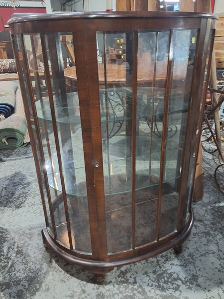 Lot 119 - DISPLAY CABINET