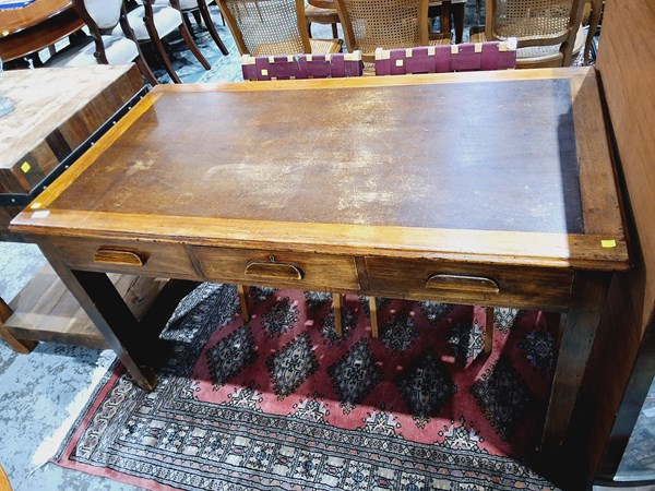 Lot 116 - DESK