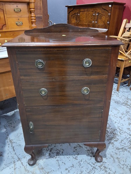 Lot 67 - CABINET