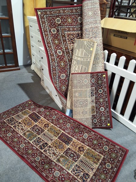 Lot 354 - RUGS