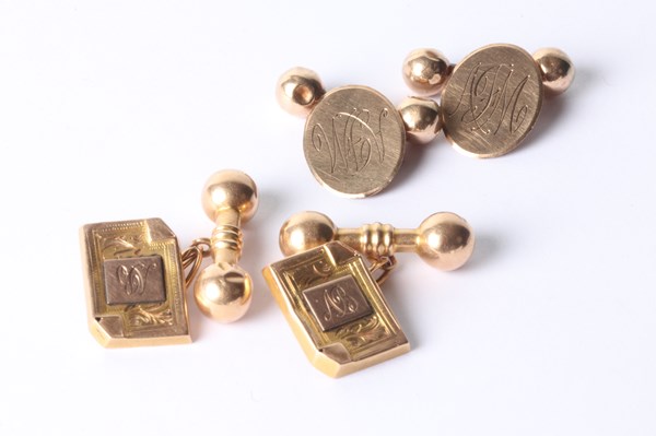 Lot 1038 - GOLD CUFFLINKS