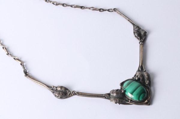 Lot 1060 - SILVER & MALACHITE NECKLACE