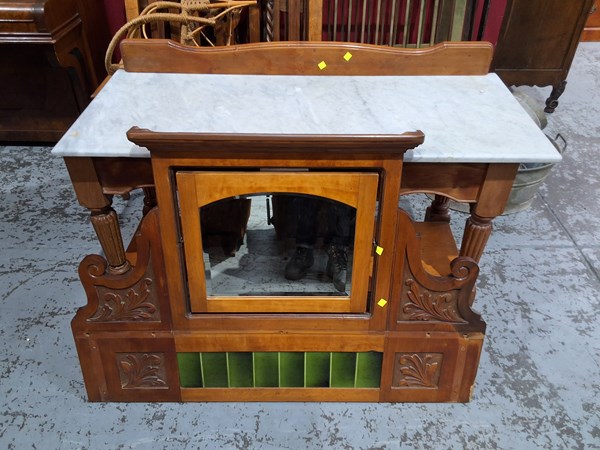 Lot 137 - WASH STAND