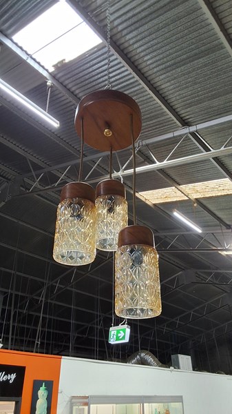 Lot 427 - PENDANT LIGHT