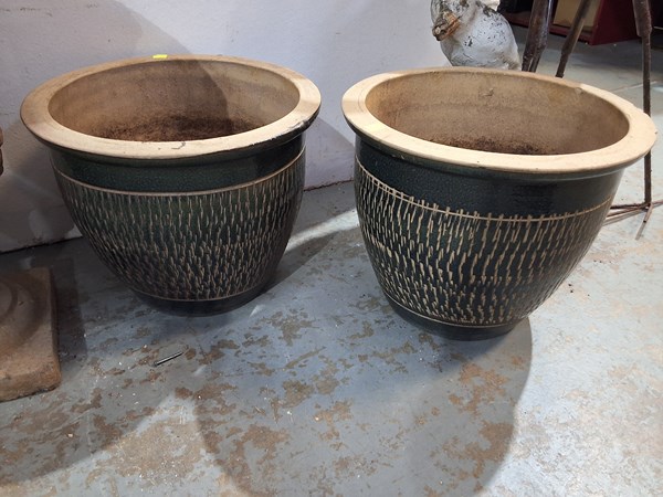 Lot 438 - PLANT POTS