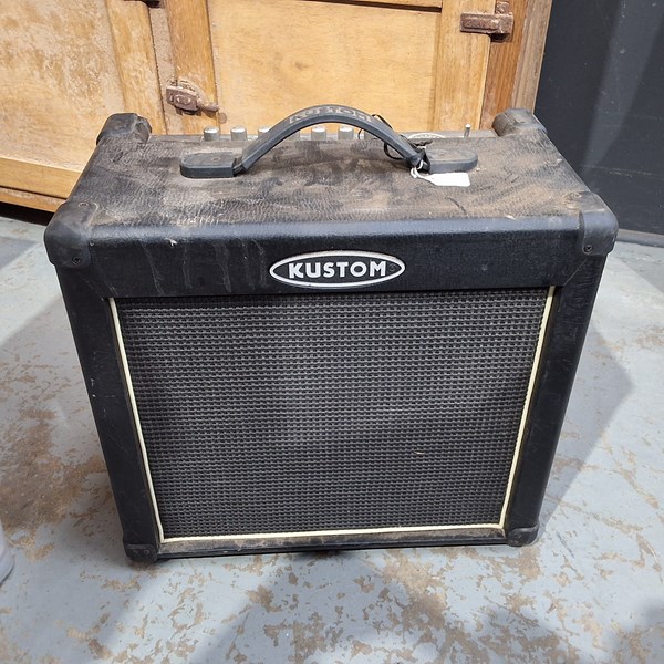 Lot 252 - GUITAR AMPLIFIER