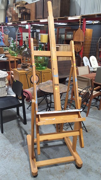 Lot 362 - ARTIST'S EASEL