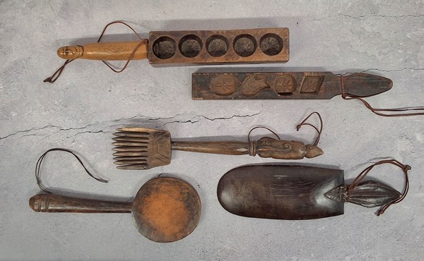 Lot 1304 - TIMBER UTENSILS