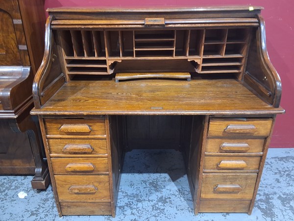 Lot 92 - ROLL TOP DESK