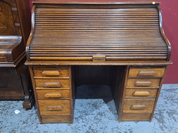 Lot 89 - ROLL TOP DESK