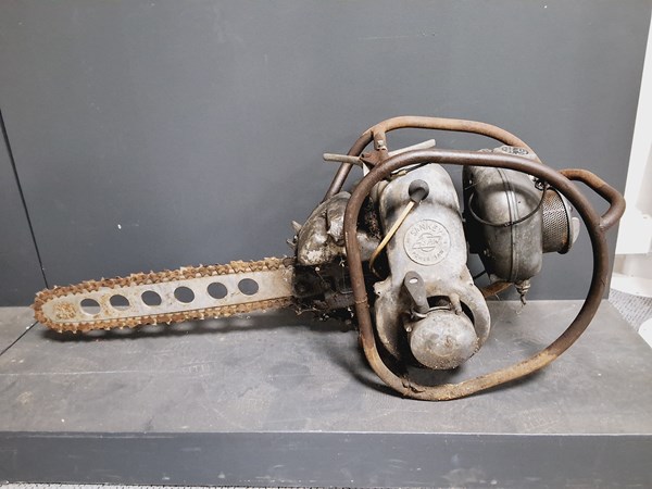 Lot 229 - CHAIN SAW