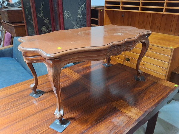 Lot 496 - COFFEE TABLE