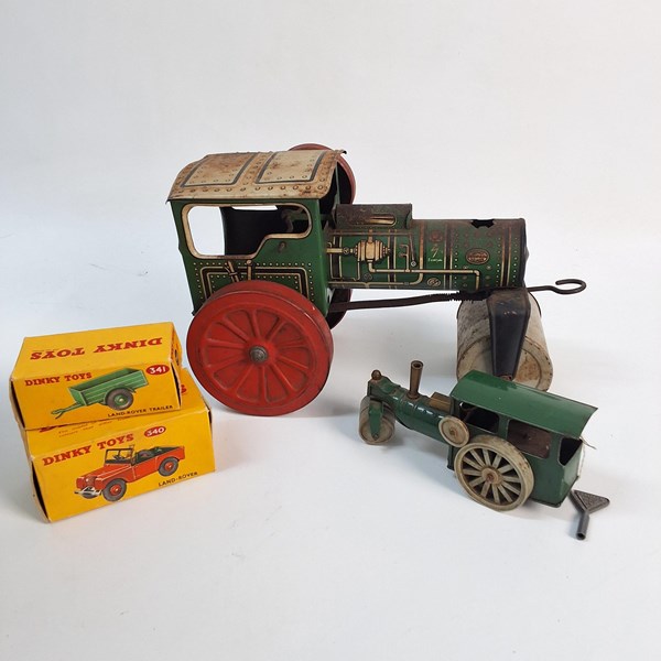 Lot 1230 - TIN TOYS