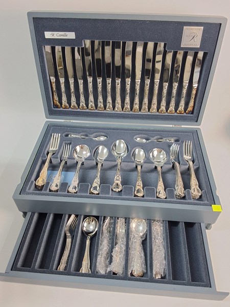 Lot 1391 - BOXED CUTLERY SET