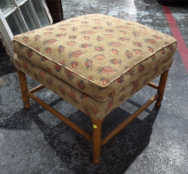 Lot 15 - OTTOMAN