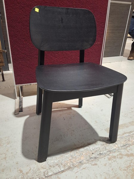 Lot 392 - CHAIR