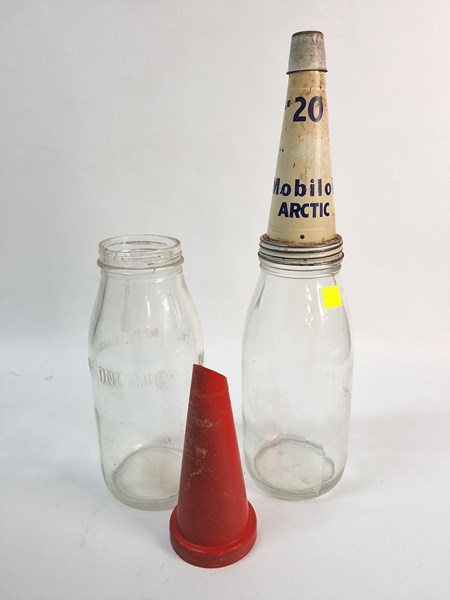 Lot 1226 - OIL BOTTLES