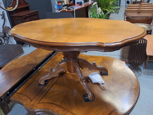 Lot 423 - COFFEE TABLE