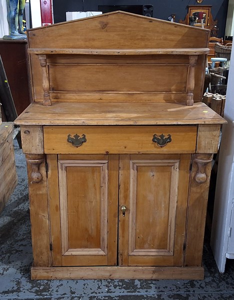 Lot 209 - PINE CHIFFONIER