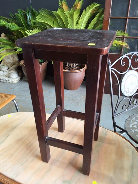 Lot 458 - STOOL