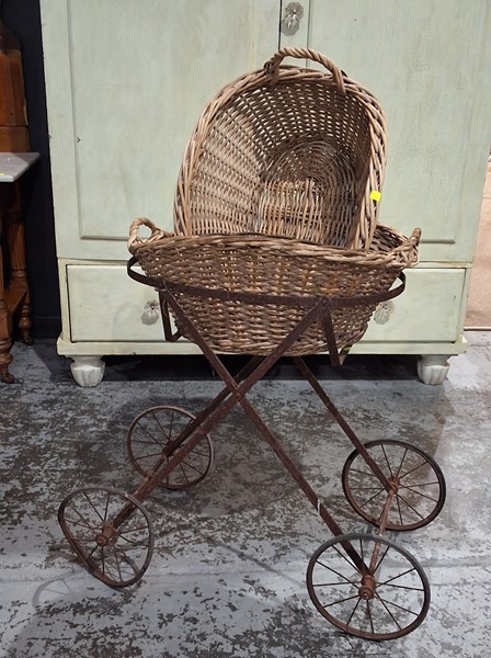 Lot 173 - LAUNDRY TROLLEY AND BASKETS