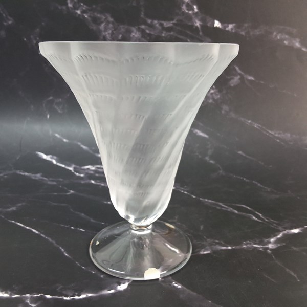 Lot 1057 - LALIQUE VASE