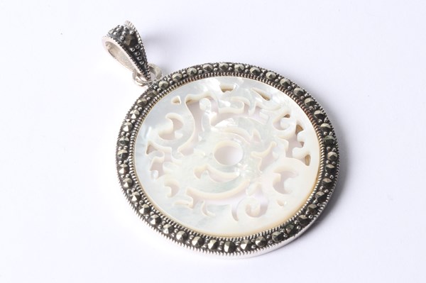 Lot 1032 - SILVER PENDANT