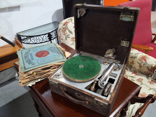 Lot 424 - GRAMOPHONE